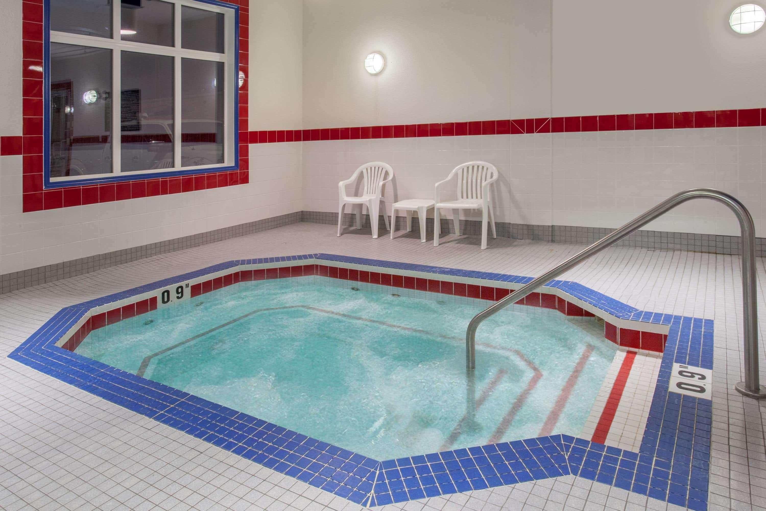Ramada By Wyndham Brooks Hotell Eksteriør bilde